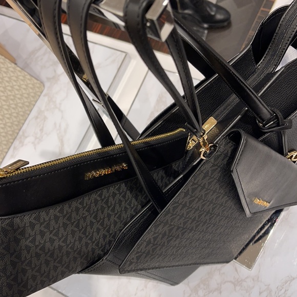 Michael Kors Maisie Large Pebbled Leather 3-in-1 Tote Bag - Picture 10 of 16